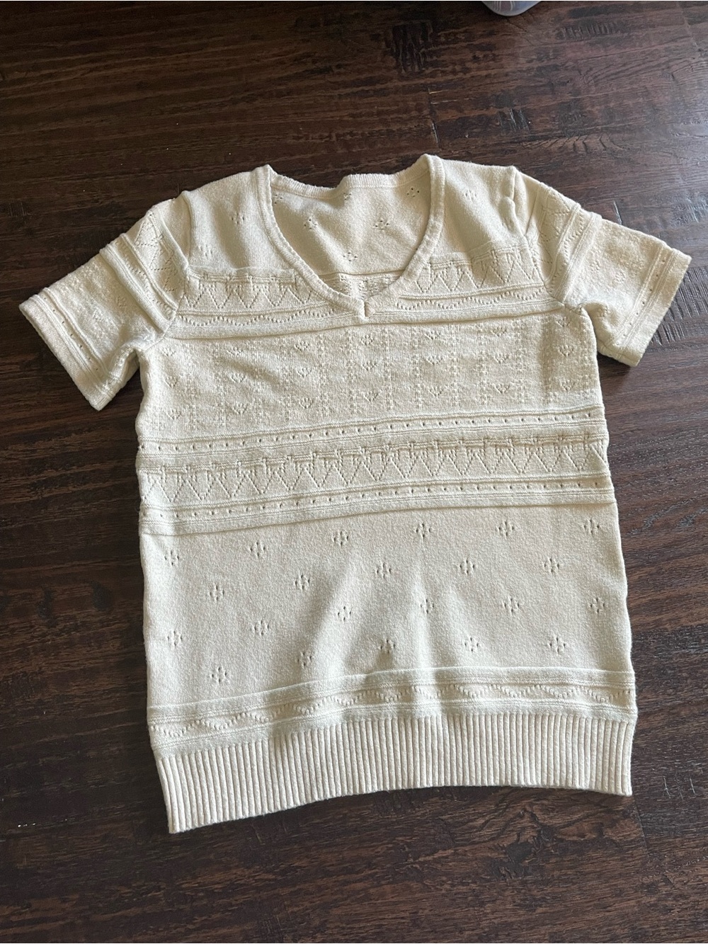 Women's Cream Short-Sleeve V-Neck Knit Top
